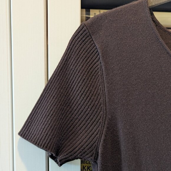 Flattering Deep Brown Short Sleeve Sweater / Size M - Picture 6 of 7